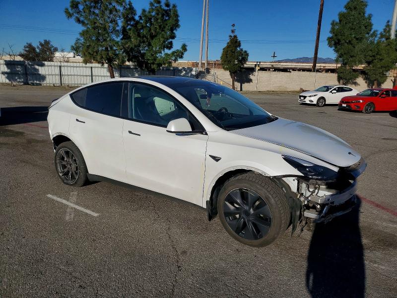 2024 Tesla Model Y მანქანა იყიდება აუქციონზე, vin: 7SAYGDED8RF153048, აუქციონის ნომერი: 72662925