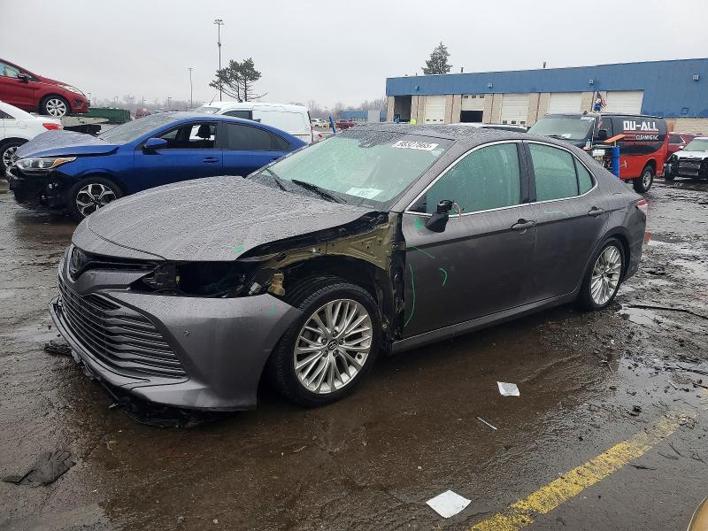 98327865 :رقم المزاد ، 4T1BZ1HK5JU008661 vin ، 2018 Toyota Camry مزاد بيع