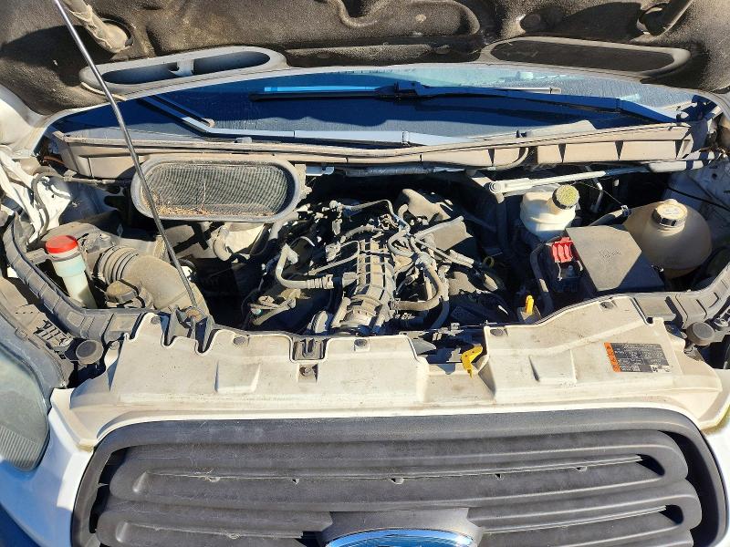58230856 :رقم المزاد ، 1FTNE2YG1FKA43585 vin ، 2015 Ford Transit مزاد بيع