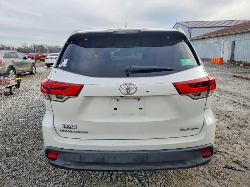 2019 Toyota Highlander მანქანა იყიდება აუქციონზე, vin: 5TDJZRFH3KS582736, აუქციონის ნომერი: 99919645