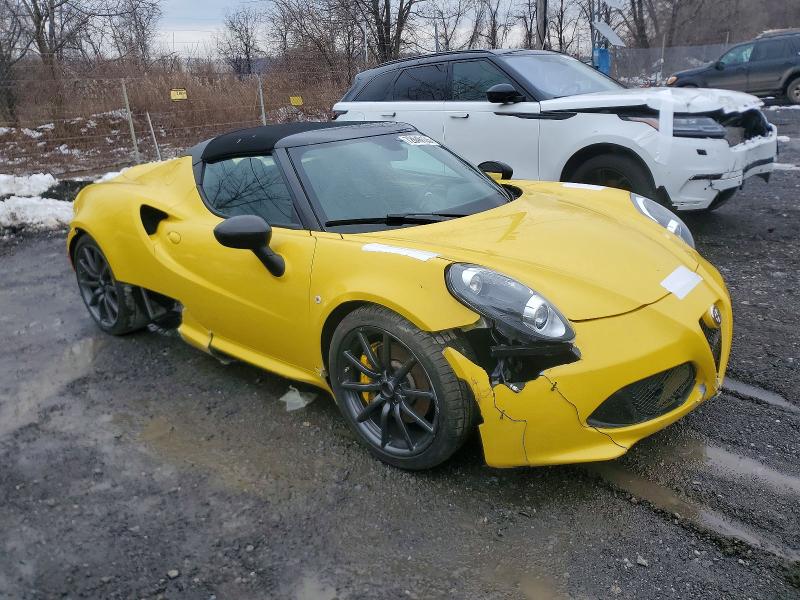 Aukcja sprzedaży 2015 Alfa Romeo 4c Spider, vin: ZARBAAB49FM169436, numer aukcji: 72646135