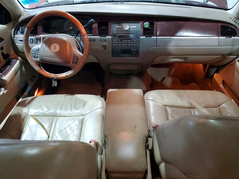 98566185 :رقم المزاد ، 1LNHM83W04Y629380 vin ، 2004 Lincoln Town Car مزاد بيع