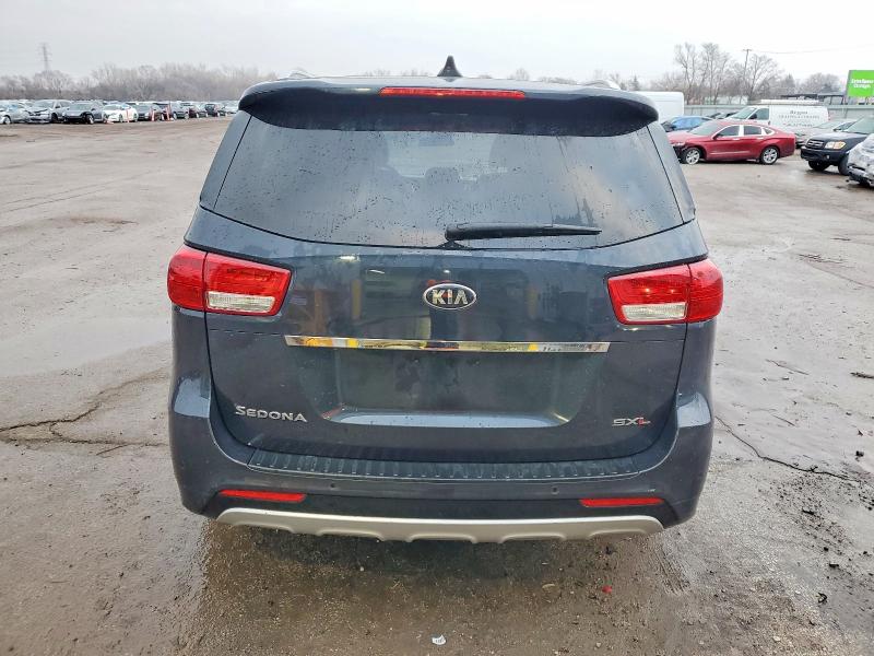 99480825 :رقم المزاد ، KNDME5C12H6271980 vin ، 2017 Kia Sedona مزاد بيع