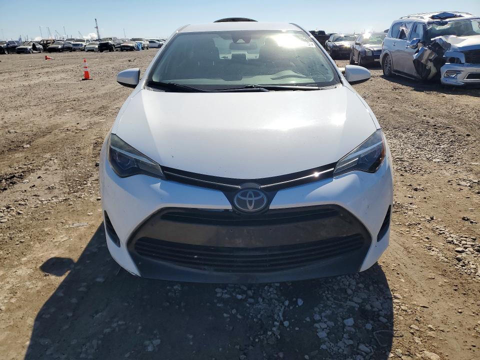 75687325 :رقم المزاد ، 5YFBURHE0JP770210 vin ، 2018 Toyota Corolla مزاد بيع