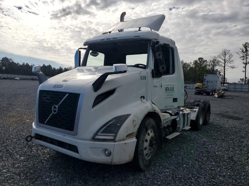 2021 Volvo Vnr მანქანა იყიდება აუქციონზე, vin: 4V4WC9EH8MN284611, აუქციონის ნომერი: 68050055