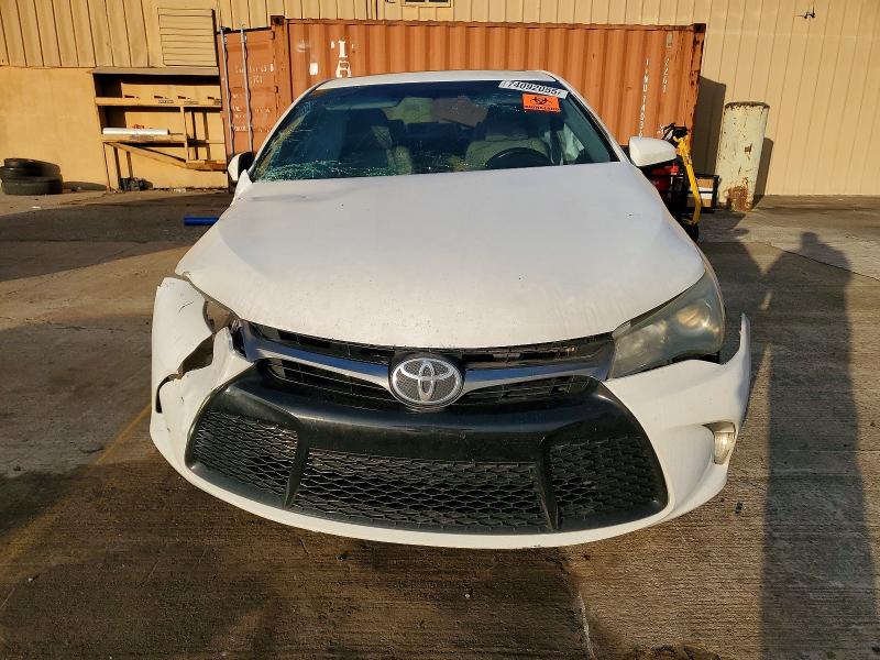 74092055 :رقم المزاد ، 4T1BF1FK6FU051862 vin ، 2015 Toyota Camry مزاد بيع