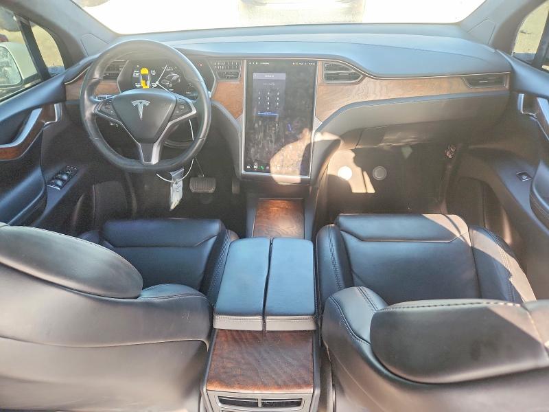 72566485 :رقم المزاد ، 5YJXCBE26JF139905 vin ، 2018 Tesla Model X مزاد بيع