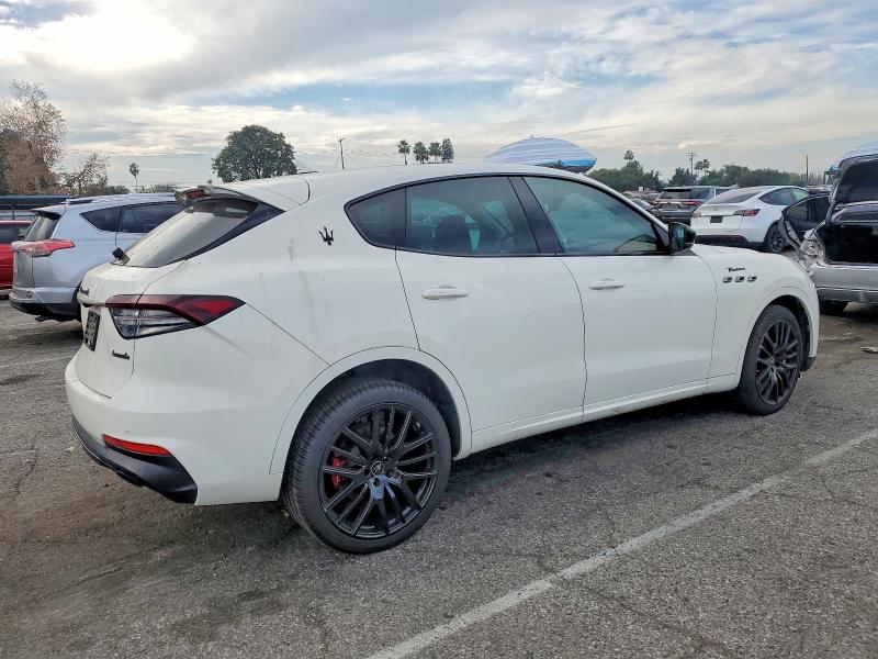 74483085 :رقم المزاد ، ZN661YUM2PX411502 vin ، 2023 Maserati Levante مزاد بيع