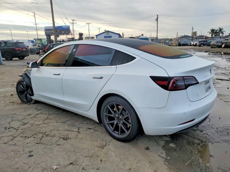 98876275 :رقم المزاد ، 5YJ3E1EAXJF076186 vin ، 2018 Tesla Model 3 مزاد بيع