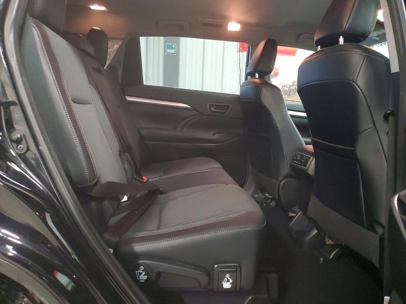 97633745 :رقم المزاد ، 5TDBZRFH8JS827579 vin ، 2018 Toyota Highlander مزاد بيع