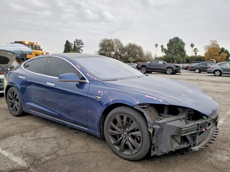 98663915 :رقم المزاد ، 5YJSA1E20JF245874 vin ، 2018 Tesla Model S مزاد بيع