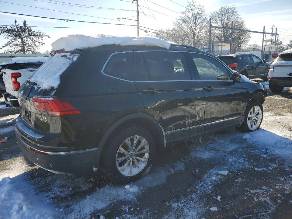 75219635 :رقم المزاد ، 3VV2B7AX7JM107165 vin ، 2018 Volkswagen Tiguan مزاد بيع