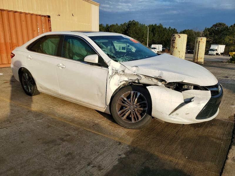 74092055 :رقم المزاد ، 4T1BF1FK6FU051862 vin ، 2015 Toyota Camry مزاد بيع
