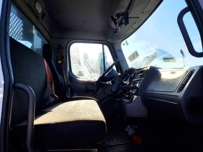 Продаж на аукціоні авто 2015 Freightliner M2 106 Med, vin: 1FVACWDU8FHGR0156, номер лоту: 77438095