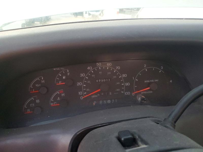 98049005 :رقم المزاد ، 1FDXF46F51EA21474 vin ، 2001 Ford F450 مزاد بيع