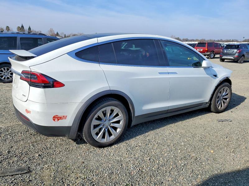 74882255 :رقم المزاد ، 5YJXCAE23JF118214 vin ، 2018 Tesla Model X مزاد بيع
