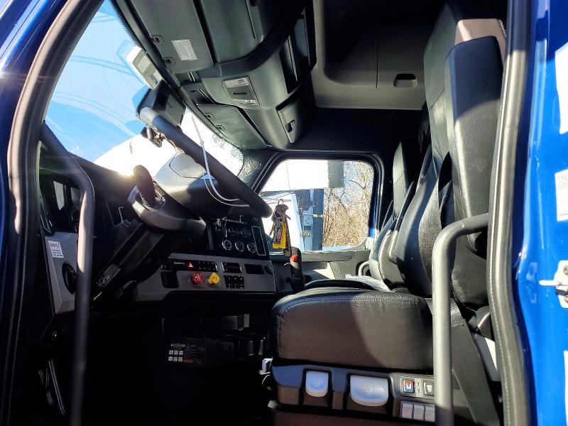 Продажа на аукционе авто 2025 Freightliner Cascadia 126, vin: 3AKJHHDRXSSWE6239, номер лота: 73402505