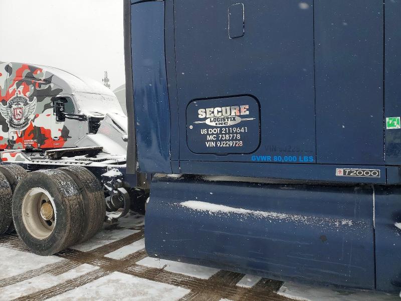 Продажа на аукционе авто 2009 Kenworth T2000, vin: 1XKTDB9X89J229728, номер лота: 72472015