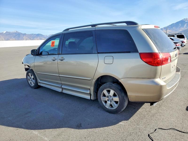 74264405 :رقم المزاد ، 5TDKK4CC8AS337076 vin ، 2010 Toyota Sienna مزاد بيع