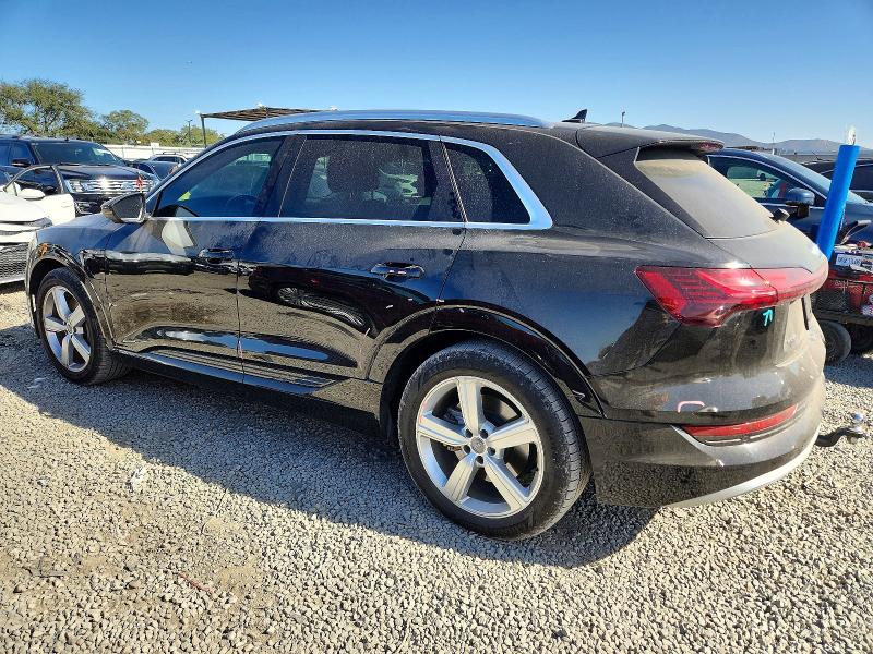 Продажа на аукционе авто 2019 Audi E-tron, vin: WA1LAAGE9KB024428, номер лота: 75000045