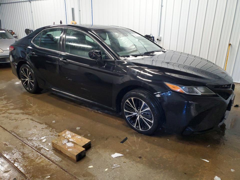 75047145 :رقم المزاد ، 4T1B11HK5JU112929 vin ، 2018 Toyota Camry مزاد بيع