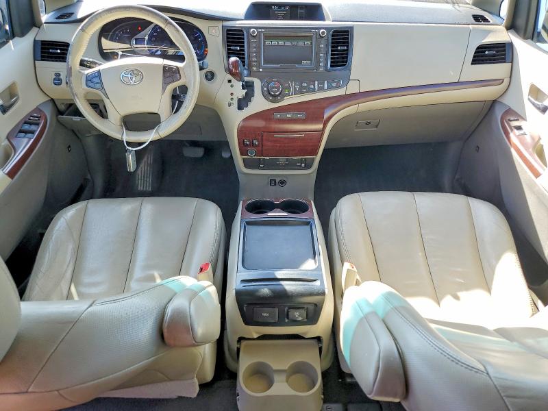 72915915 :رقم المزاد ، 5TDYK3DC4BS050306 vin ، 2011 Toyota Sienna مزاد بيع