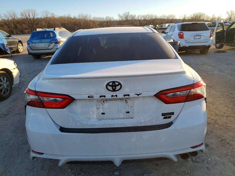 72888975 :رقم المزاد ، JTNB11HKXJ3025047 vin ، 2018 Toyota Camry مزاد بيع