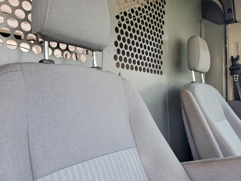 99717325 :رقم المزاد ، 1FTNR2CV8FKA02736 vin ، 2015 Ford Transit مزاد بيع