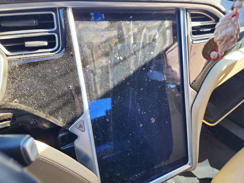 72348735 :رقم المزاد ، 5YJSA1E13FF109690 vin ، 2015 Tesla Model S مزاد بيع