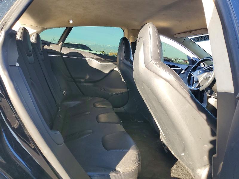 2013 Tesla Model S მანქანა იყიდება აუქციონზე, vin: 5YJSA1CN5DFP22963, აუქციონის ნომერი: 72870455