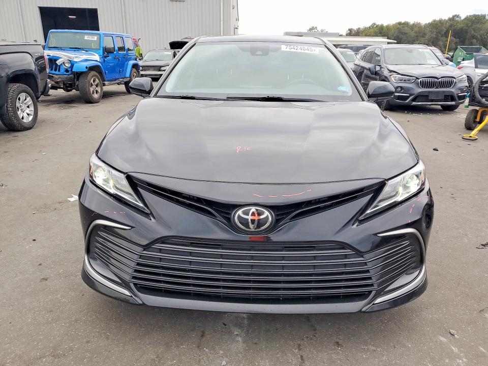 Продаж на аукціоні авто 2021 Toyota Camry, vin: 4T1C11AK6MU581627, номер лоту: 50733886