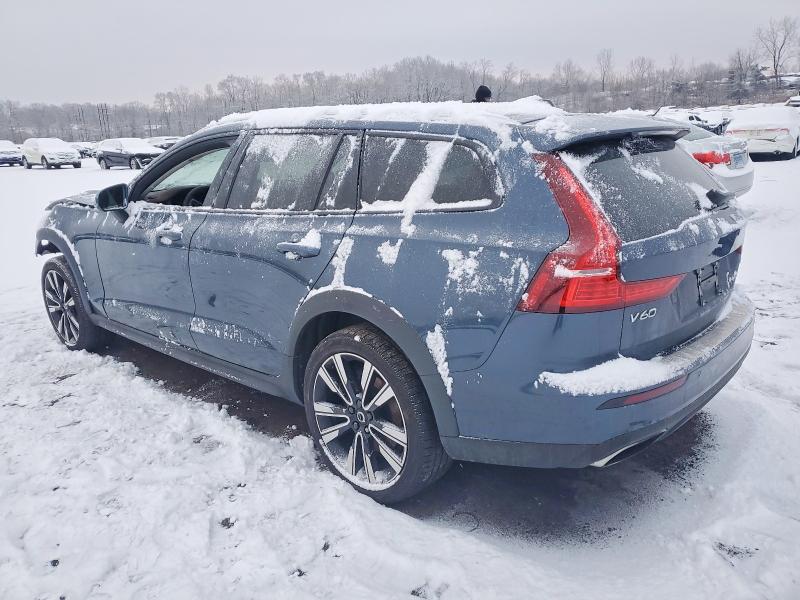 Продаж на аукціоні авто 2022 Volvo V60 Cross Country, vin: YV4102WK7N1088245, номер лоту: 73227575