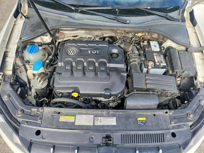 2015 Volkswagen Passat Sel მანქანა იყიდება აუქციონზე, vin: 1VWCV7A32FC003843, აუქციონის ნომერი: 99646345