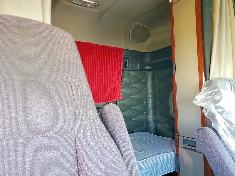 Продаж на аукціоні авто 2018 Freigliner Cascadia 125, vin: 1FUJGLDV4JLKC7087, номер лоту: 74019945