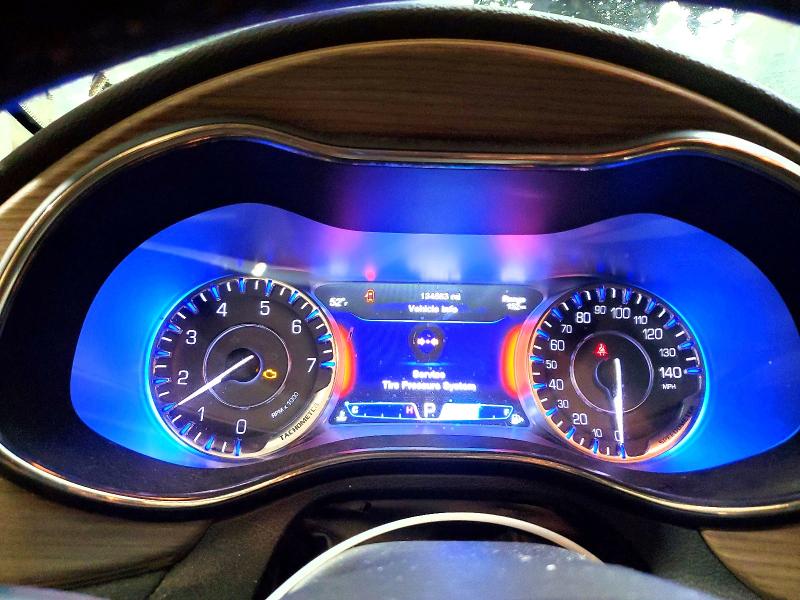 73031335 :رقم المزاد ، 1C3CCCEG5FN512686 vin ، 2015 Chrysler 200 مزاد بيع