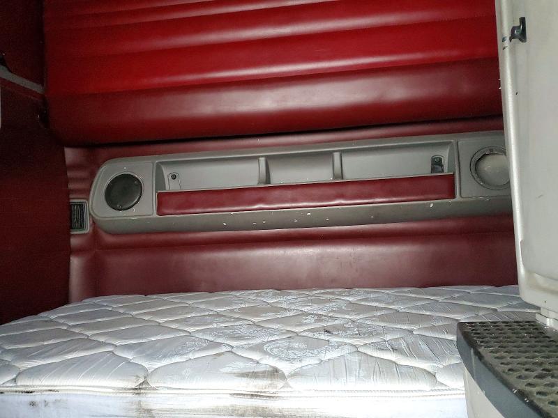 Продажа на аукционе авто 2009 Kenworth T2000, vin: 1XKTDB9X89J229728, номер лота: 72472015