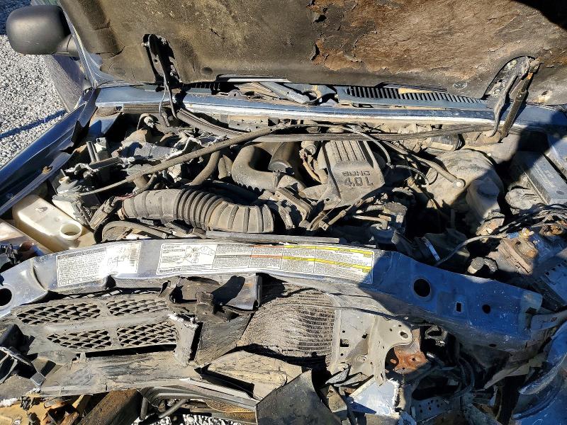 98401725 :رقم المزاد ، 1FMZU63E5YZA24674 vin ، 2000 Ford Explorer مزاد بيع