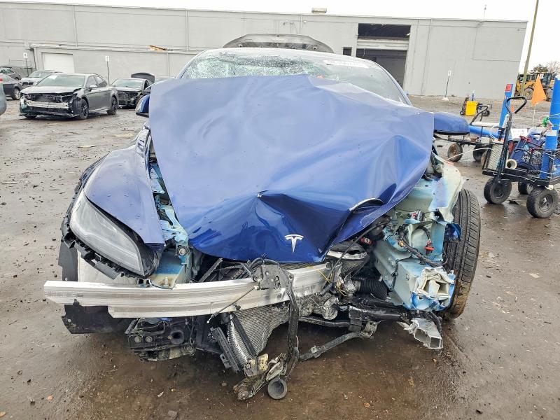 Продажа на аукционе авто 2025 Tesla Model 3, vin: 5YJ3E1EA0SF975270, номер лота: 98156775