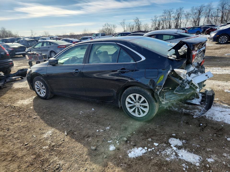 74684255 :رقم المزاد ، 4T1BF1FK7HU705156 vin ، 2017 Toyota Camry مزاد بيع