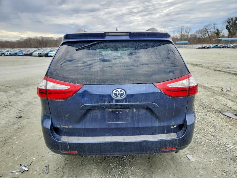 97830115 :رقم المزاد ، 5TDKZ3DC0JS945758 vin ، 2018 Toyota Sienna مزاد بيع