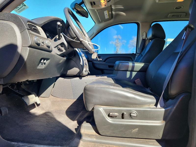 2011 Chevrolet Suburban მანქანა იყიდება აუქციონზე, vin: 1GNSKJE31BR125493, აუქციონის ნომერი: 73668245