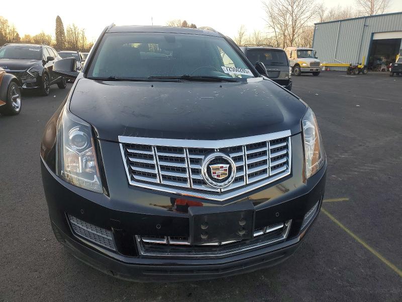 72550285 :رقم المزاد ، 3GYFNBE3XFS557844 vin ، 2015 Cadillac Srx مزاد بيع