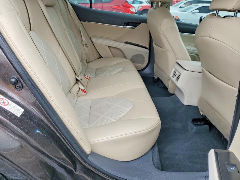 74758305 :رقم المزاد ، 4T1B11HK7JU004750 vin ، 2018 Toyota Camry مزاد بيع