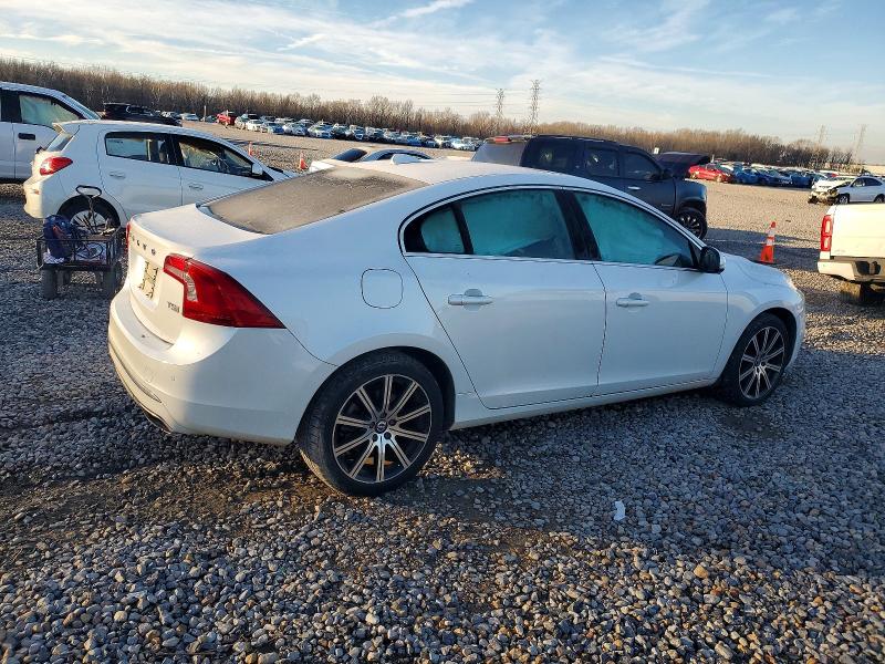 2017 Volvo S60 მანქანა იყიდება აუქციონზე, vin: LYV402HK7HB133243, აუქციონის ნომერი: 98212635