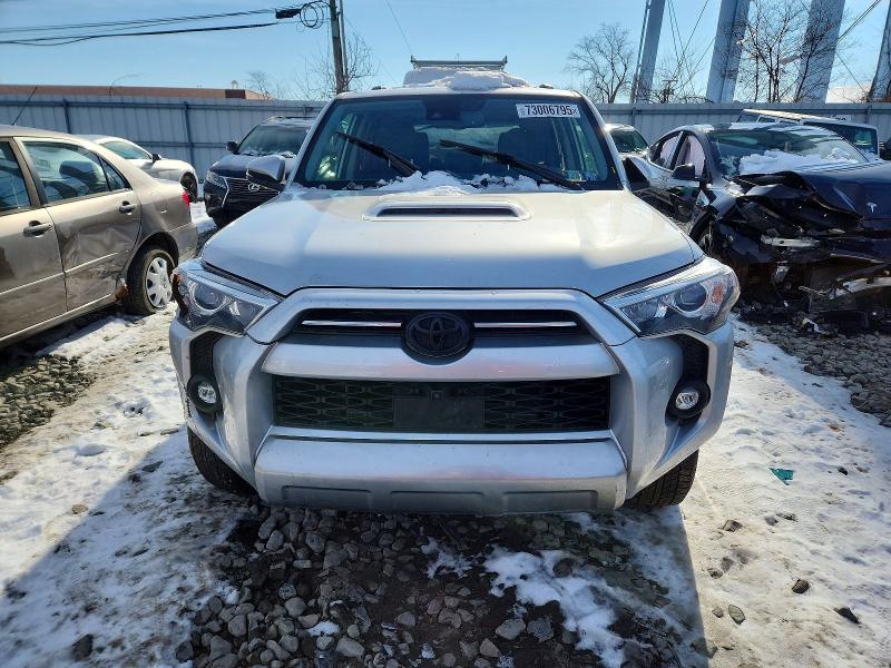 73006795 :رقم المزاد ، JTERU5JR5N5984614 vin ، 2022 Toyota 4runner مزاد بيع