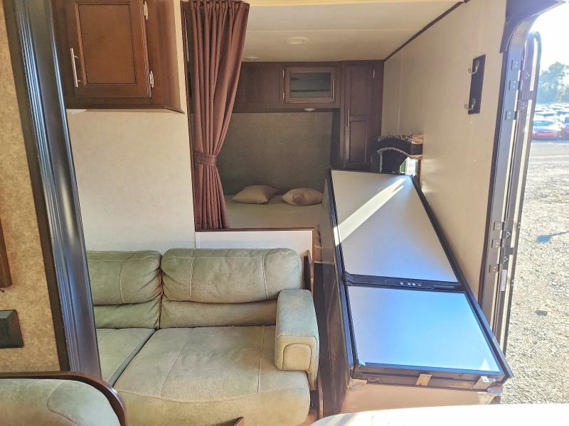 98349655 :رقم المزاد ، 1UJBJ0BN5K1T80125 vin ، 2019 Jay Flight مزاد بيع