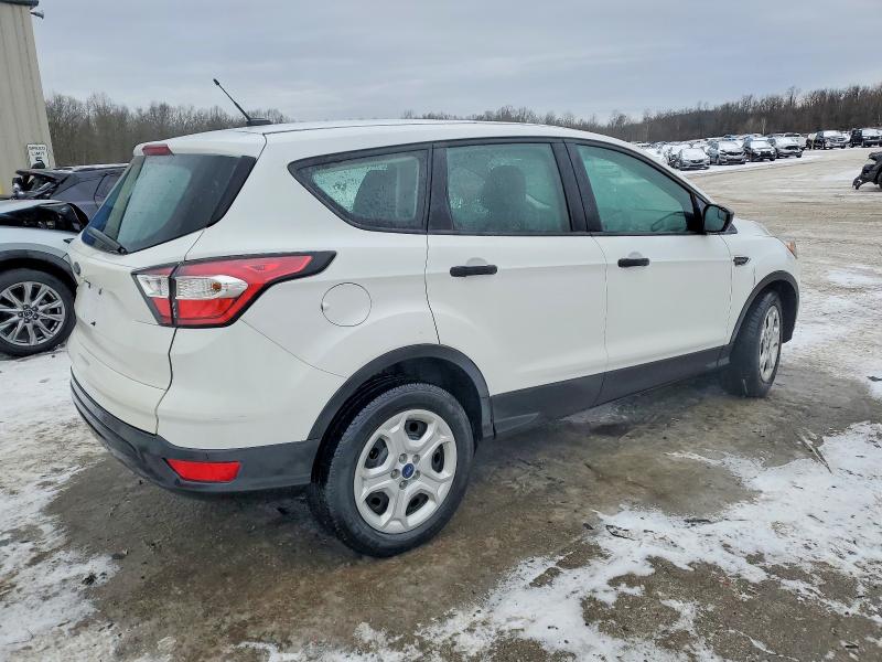 73038745 :رقم المزاد ، 1FMCU0F75HUB00245 vin ، 2017 Ford Escape مزاد بيع