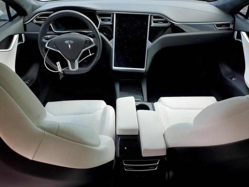 74056565 :رقم المزاد ، 5YJSA1E21JF243180 vin ، 2018 Tesla Model S مزاد بيع