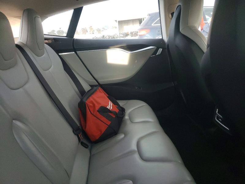 73864185 :رقم المزاد ، 5YJSA1H12EFP63896 vin ، 2014 Tesla Model S مزاد بيع