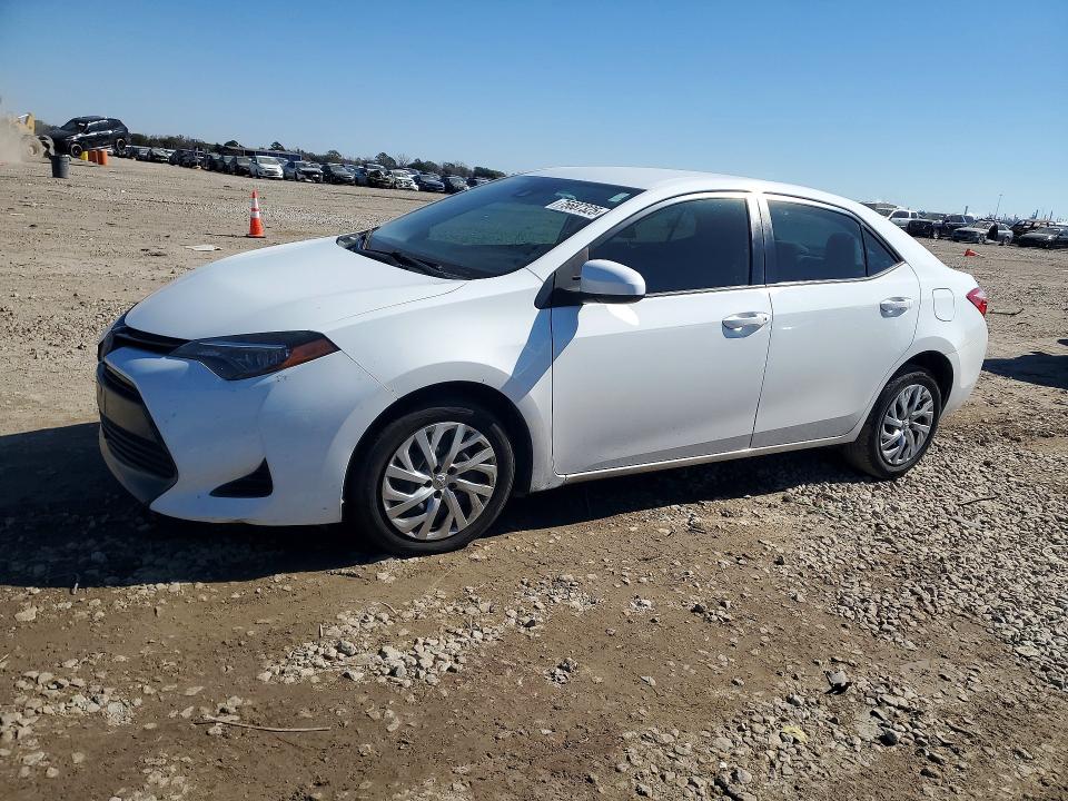 75687325 :رقم المزاد ، 5YFBURHE0JP770210 vin ، 2018 Toyota Corolla مزاد بيع